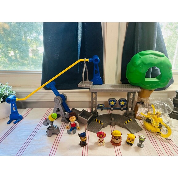 Paw Patrol Rescue Training Center Play Set - Picture 2 of 5